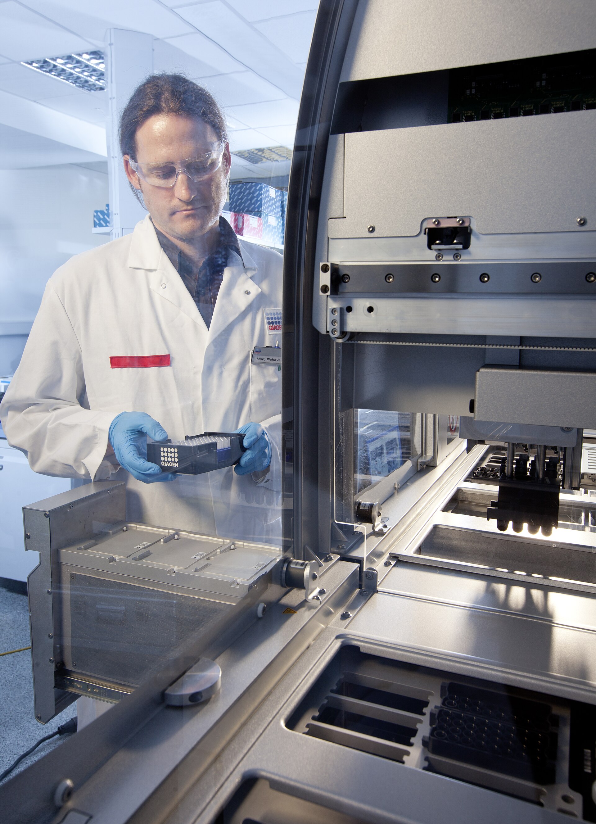 Automated molecular-diagnostics laboratory equipment